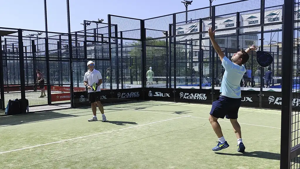 wellnessjob padel activitat team building